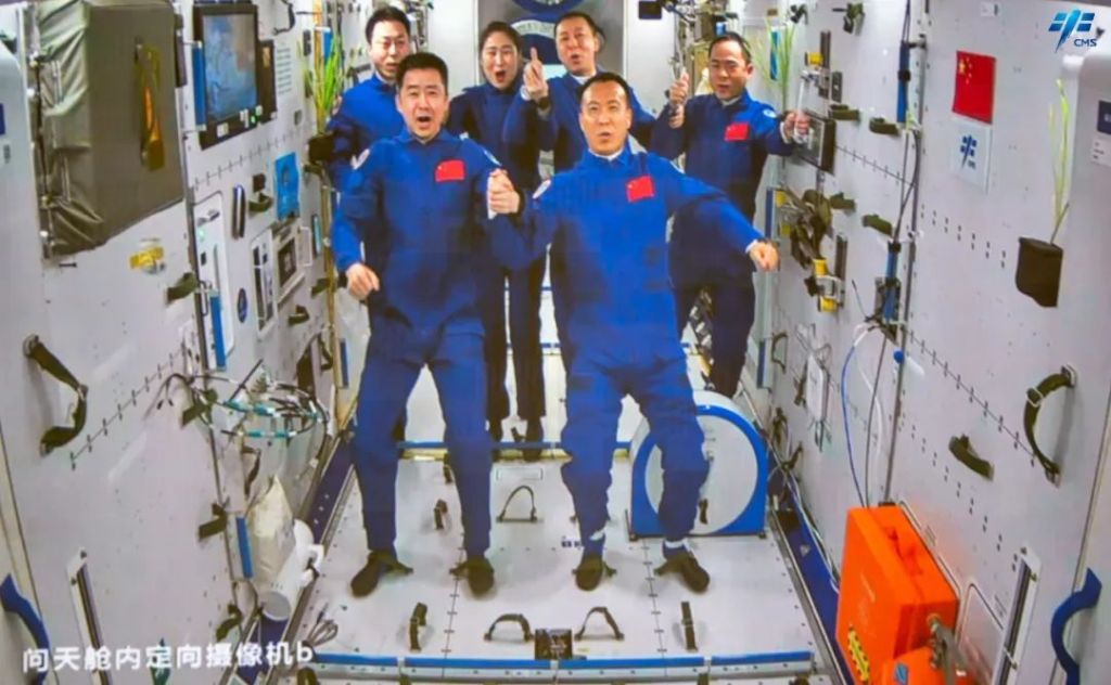 “神十五”3名航天员顺利进驻中国空间站 两个航天员乘组首次实现“太空会师”
